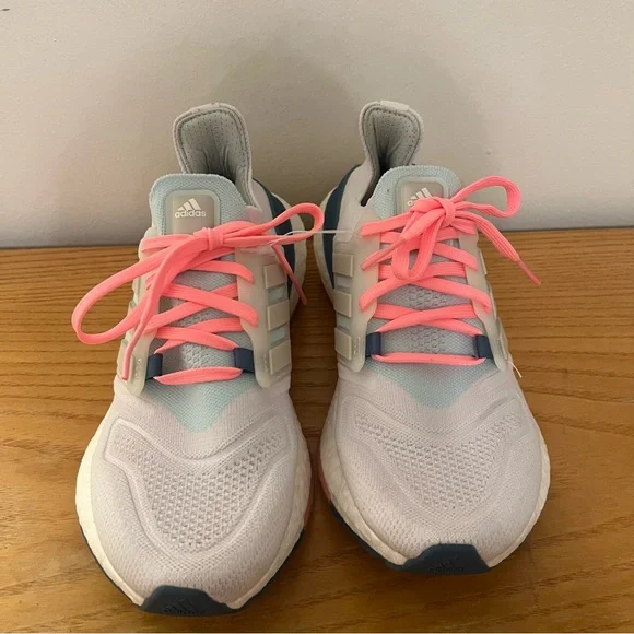 {Adidas} Ultraboost 22 Women’s Running Shoes - Picture 5 of 11